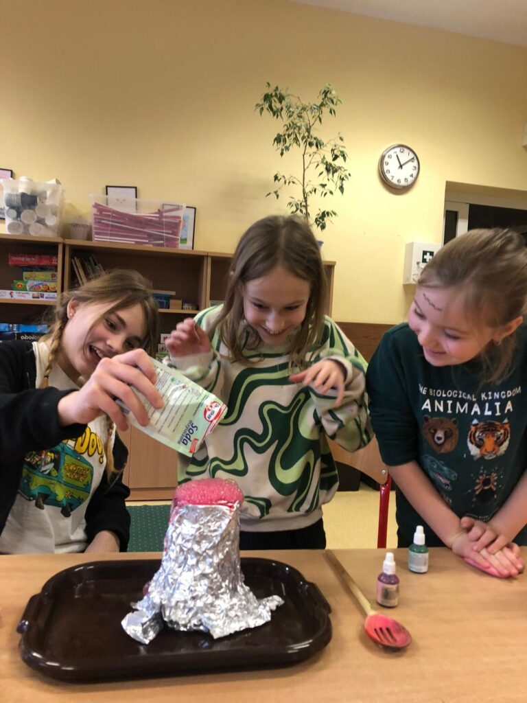 426701460_886466936603463_8992403184837347069_n